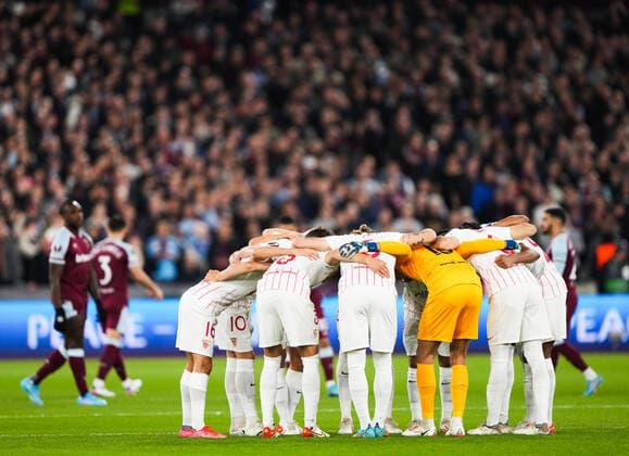 Mandatory Credit: Photo by Jed Leicester Shutterstock (12853355r) Sevilla Team Huddle before kick off West Ham United v Sevilla, UEFA Europa League, Round of 16, 2nd Leg, Football, The London Stadium, London, UK - 17 Mar 2022 West Ham United v Sevilla, UEFA Europa League, Round of 16, 2nd Leg, Football, The London Stadium, London, UK - 17 Mar 2022  Copyright: xJedxLeicester Shutterstockx 12853355r