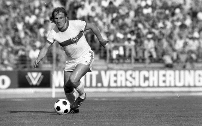 15.09.73 VfB Stuttgart - 1. FC Kaiserslautern Deutschland, Stuttgart, 15.09.1973, Fussball, Bundesliga, VfB Stuttgart - 1. FC Kaiserslautern (3:4): Buffy Ettmayer (VfB Stuttgart). *** 15 09 73 VfB Stuttgart 1 FC Kaiserslautern Germany, Stuttgart, 15 09 1973, Football, Bundesliga, VfB Stuttgart 1 FC Kaiserslautern 3 4 Buffy Ettmayer VfB Stuttgart