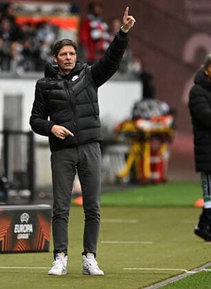 17.03.2022, xjhx, Fussball UEFA Europa League, Eintracht Frankfurt - Real Betis Sevilla emspor, v.l. Trainer Oliver Glasner (Eintracht Frankfurt) zautz gestikuliert gibt Anweisungen (DFL DFB REGULATIONS PROHIBIT ANY USE OF PHOTOGRAPHS as IMAGE SEQUENCES and or QUASI-VIDEO) Frankfurt am Main
