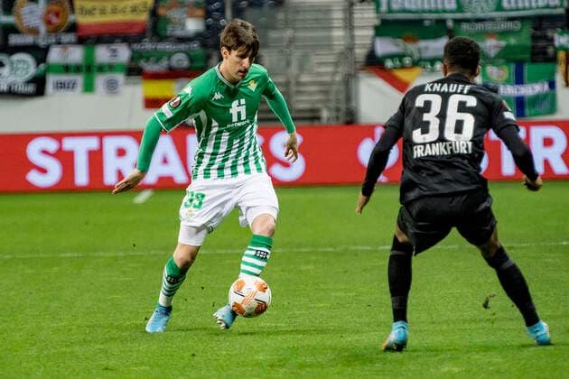 UEFA Europa League, Eintracht Frankfurt vs. Real Betis Sevilla, Frankfurt, Deutsche Bank Park, 17.3.2022 Juan Miranda (Real Betis Sevilla 33) & Ansgar Knauff (Eintracht Frankfurt 36), Eintracht Frankfurt vs. Real Betis Sevilla, Frankfurt, Deutsche Bank Park, 17.3.2022 Copyright: xBEAUTIFULxSPORTS Gawlikx