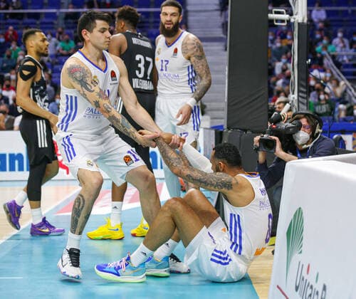 17th March 2022; Wizink Center; Madrid, Spain; Turkish Airlines Euroleague Basketball; Spain, Real Madrid vs LDLC Asvel Villeurbanne; Gabriel Deck and Adam Hanga (Madrid) Madrid Spain Basketball Copyright: xAlbaxPachecox xAgenciaxLOFx