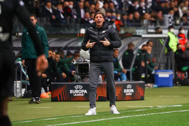 Frankfurt am Main, 17.03.2022 xjfx Fussball UEFA Europa League, Eintracht Frankfurt - Real Betis Sevilla emspor, emonline, v.l., head coach, Trainer Oliver Glasner (Eintracht Frankfurt) gibt Anweisungen, gestikuliert, mit den Armen gestikulieren gives instructions, gesticulate. Copyright: JoaquimxFerreira