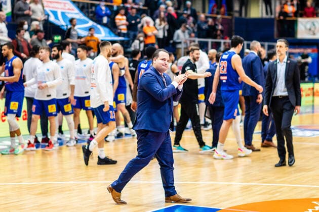 BB-1BL Syntainics MBC - JobStairs Giessen 46er Martin Geissler (Syntainics MBC) jubelt nach dem Spiel waehrend der Begegnung Saison 2021-2022 (Herren) in der EasyCredit Bundesliga zwischen Syntainics MBC und JobStairs Giessen 46er in der Stadthalle Weissenfels am 17. March 2022 in Weissenfels, Sachsen Anhalt, Deutschland