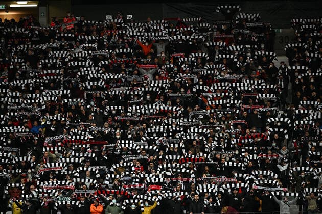 17.03.2022, xjhx, Fussball UEFA Europa League, Eintracht Frankfurt - Real Betis Sevilla emspor, v.l. Fans Eintracht Frankfurt, Stimmung, Schals, (DFL DFB REGULATIONS PROHIBIT ANY USE OF PHOTOGRAPHS as IMAGE SEQUENCES and or QUASI-VIDEO) Frankfurt am Main