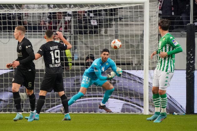 Rui Silva (Real Betis BalompiÃ Sevilla) haelt - Frankfurt 17.03.2022: Eintracht Frankfurt vs. Betis Sevilla, UEFA Europa League, Achtelfinale
