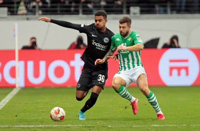 17.03.2022, xovx, Fußball UEFA Europa League, Eintracht Frankfurt - Betis Sevilla v.l. Ansgar Knauff (Eintracht Frankfurt), Aitor Ruibal (Real Betis Sevilla) emspor Frankfurt