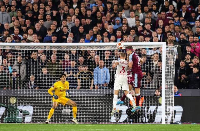 Mandatory Credit: Photo by Simon Dael Shutterstock (12853358an) Tomas Soucek of West Ham United scores the opening goal past Goalkeeper Yassine Bounou of Sevilla West Ham United v Sevilla, UEFA Europa League, Round of 16, 2nd Leg, Football, The London Stadium, London, UK - 17 Mar 2022 West Ham United v Sevilla, UEFA Europa League, Round of 16, 2nd Leg, Football, The London Stadium, London, UK - 17 Mar 2022  Copyright: xSimonxDael Shutterstockx 12853358an
