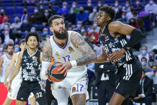 17th March 2022; Wizink Center; Madrid, Spain; Turkish Airlines Euroleague Basketball; Spain, Real Madrid vs LDLC Asvel Villeurbanne; Vincent Poirier (Madrid) and Kostas Antetokounmpo (Asvel) Madrid Spain Basketball Copyright: xAlbaxPachecox xAgenciaxLOFx