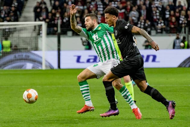 UEFA Europa League, Eintracht Frankfurt vs. Real Betis Sevilla, Frankfurt, Deutsche Bank Park, 17.3.2022 Aitor Ruibal (Real Betis Sevilla 24) & Tuta (Eintracht Frankfurt 35), Eintracht Frankfurt vs. Real Betis Sevilla, Frankfurt, Deutsche Bank Park, 17.3.2022 Copyright: xBEAUTIFULxSPORTS Gawlikx