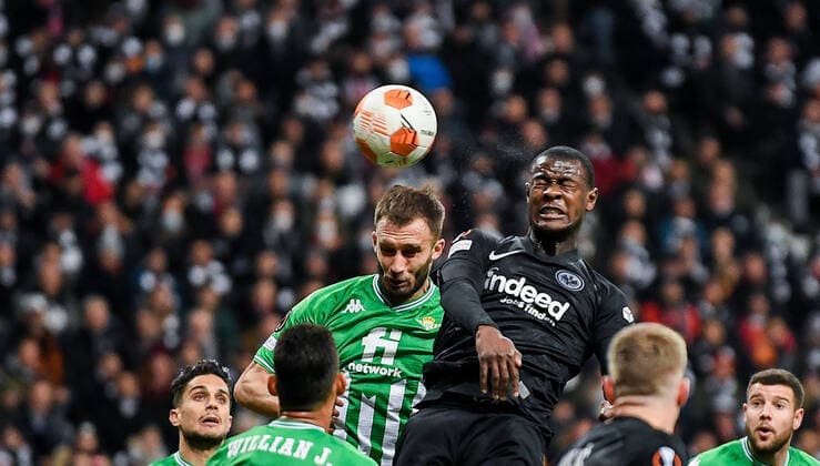 17.03.2022, xpsx, Fussball UEFA Europa League, Eintracht Frankfurt - Real Betis Sevilla v.l. Guido Rodriguez (Real Betis Sevilla), Evan Ndicka N Dicka NÂ Dicka (Eintracht Frankfurt) (DFL DFB REGULATIONS PROHIBIT ANY USE OF PHOTOGRAPHS as IMAGE SEQUENCES and or QUASI-VIDEO) emspor Frankfurt