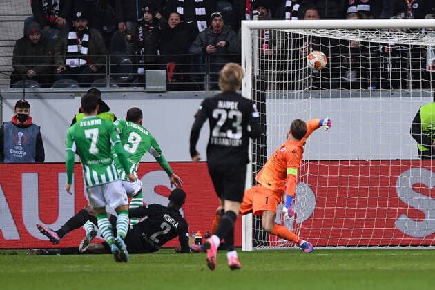 Fußball Europa League Achtelfinale Eintracht Frankfurt - Betis Sevilla am 17.03.2022 im Deutsche Bank Park in Frankfurt Tor zum 0:1 durch Borja Iglesias ( Sevilla )