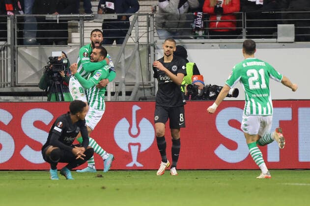 Eintracht Frankfurt - Real Betis Sevilla, UEFA Europa League Nabil Fekir (Betis Sevilla, 8) jubelt nach dem Tor zum 0:1. Achtelfinal-Rückspiel der UEFA Europa League zwischen Eintracht Frankfurt und Real Betis Sevilla am 13. März 2022 im Deutsche Bank Park in Frankfurt am Main., Frankfurt am Main Hessen Deutschland Deutsche Bank Park