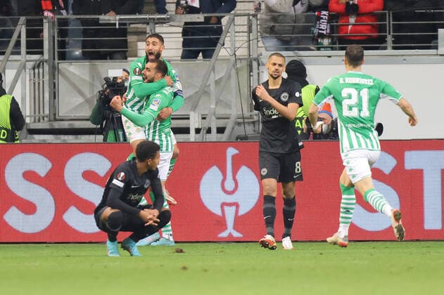 Eintracht Frankfurt - Real Betis Sevilla, UEFA Europa League Nabil Fekir (Betis Sevilla, 8) und Borja Iglesias (Betis Sevilla, 9) jubeln nach dem Tor zum 0:1. Achtelfinal-Rückspiel der UEFA Europa League zwischen Eintracht Frankfurt und Real Betis Sevilla am 13. März 2022 im Deutsche Bank Park in Frankfurt am Main., Frankfurt am Main Hessen Deutschland Deutsche Bank Park