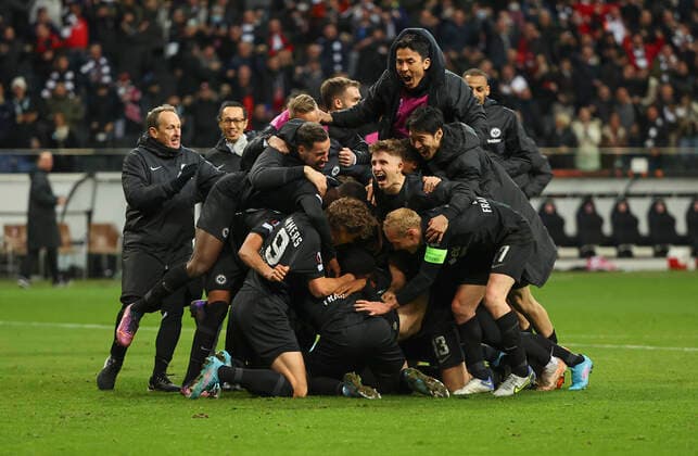 17.03.2022, Fussball UEFA Europa League, Eintracht Frankfurt - Real Betis Sevilla, emonline, emspor, v.l., Torjubel zum 1:1 durch Martin Hinteregger (Eintracht Frankfurt), Goal celebration, celebrate the goal DFL DFB REGULATIONS PROHIBIT ANY USE OF PHOTOGRAPHS AS IMAGE SEQUENCES AND OR QUASI-VIDEO. xdcx Copyright: HMBxMedia