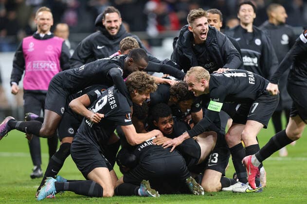 Eintracht Frankfurt - Real Betis Sevilla, UEFA Europa League Tor für Frankfurt zum 1:1 durch Martin Hinteregger (Eintracht Frankfurt, 13). Achtelfinal-Rückspiel der UEFA Europa League zwischen Eintracht Frankfurt und Real Betis Sevilla am 13. März 2022 im Deutsche Bank Park in Frankfurt am Main., Frankfurt am Main Hessen Deutschland Deutsche Bank Park