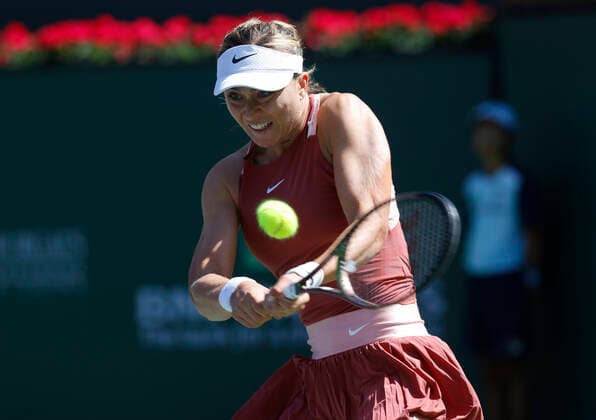 March 17, 2022 Paula Badosa of Spain returns a shot against Veronika Kudermetova of Russia during the 2022 BNP Paribas Open at Indian Wells Tennis Garden in Indian Wells, California. Mandatory Photo Credit: CSM. Indian Wells United States of America - ZUMAc04_ 20220317_zaf_c04_046 Copyright: xCharlesxBausx