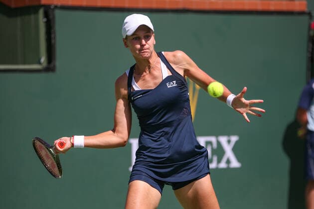 INDIAN WELLS, CA - MARCH 17: Veronika Kudermetova hits a forehand during the quarterfinal round of the BNP Paribas Open on March 17, 2022 at Indian Wells Tennis Garden in Indian Wells, CA. (Photo by George Walker Icon Sportswire) TENNIS: MAR 17 BNP Paribas Open Icon220317076