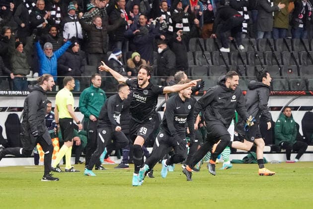Siegesjubel Eintracht Frankfurt nach dem 1:1 und der Qualifikation zum Viertelfinale - Frankfurt 17.03.2022: Eintracht Frankfurt vs. Betis Sevilla, UEFA Europa League, Achtelfinale