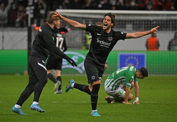 17.03.2022, xjhx, Fussball UEFA Europa League, Eintracht Frankfurt - Real Betis Sevilla emspor, v.l. Jubel Freude ueber den Einzug ins Viertelfinale Goncalo Paciencia (Eintracht Frankfurt) (DFL DFB REGULATIONS PROHIBIT ANY USE OF PHOTOGRAPHS as IMAGE SEQUENCES and or QUASI-VIDEO) Frankfurt am Main