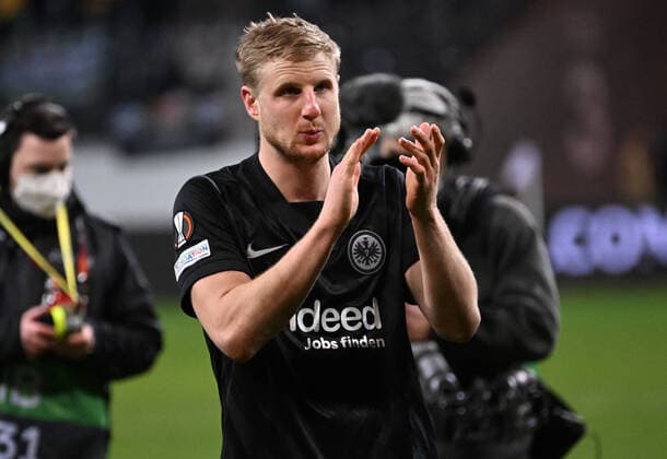 17.03.2022, xjhx, Fussball UEFA Europa League, Eintracht Frankfurt - Real Betis Sevilla emspor, v.l. Jubel Freude ueber den Einzug ins Viertelfinale bei der Eintracht Martin Hinteregger (Eintracht Frankfurt) zautz (DFL DFB REGULATIONS PROHIBIT ANY USE OF PHOTOGRAPHS as IMAGE SEQUENCES and or QUASI-VIDEO) Frankfurt am Main