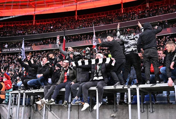 17.03.2022, xjhx, Fussball UEFA Europa League, Eintracht Frankfurt - Real Betis Sevilla emspor, v.l. Jubel Freude ueber den Einzug ins Viertelfinale bei der Eintracht Fans Eintracht Frankfurt, Stimmung, Schals, (DFL DFB REGULATIONS PROHIBIT ANY USE OF PHOTOGRAPHS as IMAGE SEQUENCES and or QUASI-VIDEO) Frankfurt am Main