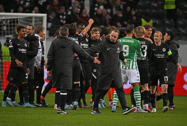 17.03.2022, xjhx, Fussball UEFA Europa League, Eintracht Frankfurt - Real Betis Sevilla emspor, v.l. Jubel Freude ueber den Einzug ins Viertelfinale bei der Eintracht (DFL DFB REGULATIONS PROHIBIT ANY USE OF PHOTOGRAPHS as IMAGE SEQUENCES and or QUASI-VIDEO) Frankfurt am Main