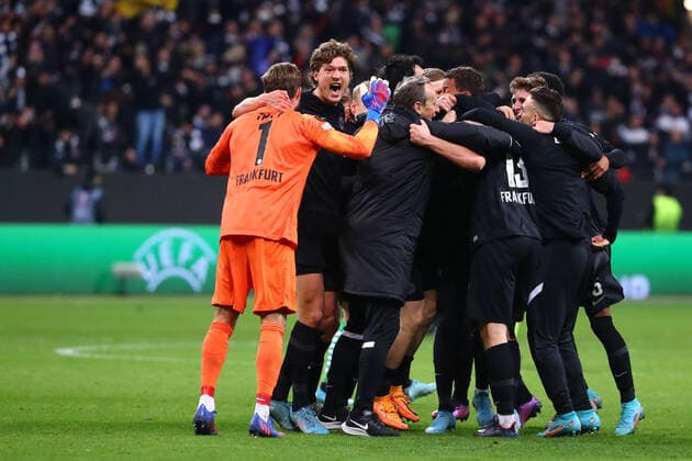 Frankfurter Spieler feiern den Sieg gegen Sevilla Eintracht Frankfurt vs Real Betis Balompie, Fussball, Uefa Europa League, 17.03.2022 Eintracht Frankfurt vs Real Betis Balompie, Fussball, Uefa Europa League, 17.03.2022 Frankfurt Copyright: xEibner-Pressefotox EP_RWS