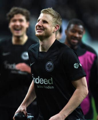 Martin Hinteregger fotografiert am 17.3.22 in Frankfurt beim Fußball Europa League Spiel Eintracht Frankfurt gegen Betis Sevilla. (DFL DFB REGULATIONS PROHIBIT ANY USE OF PHOTOGRAPHS as IMAGE SEQUENCES and or QUASI-VIDEO)