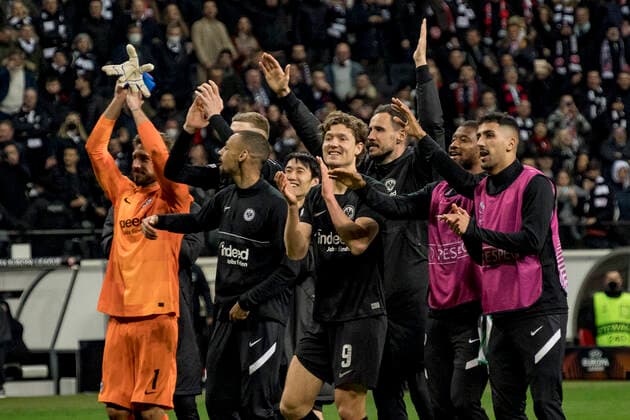 UEFA Europa League, Eintracht Frankfurt vs. Real Betis Sevilla, Frankfurt, Deutsche Bank Park, 17.3.2022 Kevin Trapp (Eintracht Frankfurt 1) & Djibril Sow (Eintracht Frankfurt 8) & Sam Lammers (Eintracht Frankfurt 9), Eintracht Frankfurt vs. Real Betis Sevilla, Frankfurt, Deutsche Bank Park, 18.3.2022 Copyright: xBEAUTIFULxSPORTS Gawlikx