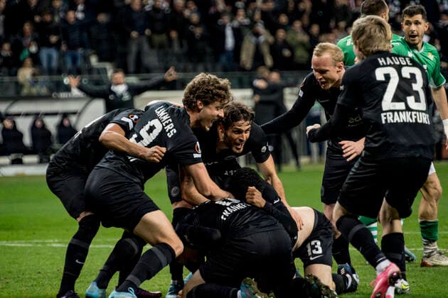 UEFA Europa League, Eintracht Frankfurt vs. Real Betis Sevilla, Frankfurt, Deutsche Bank Park, 17.3.2022 Sam Lammers (Eintracht Frankfurt 9) & Goncalo Paciencia (Eintracht Frankfurt 39) & Martin Hinteregger (Eintracht Frankfurt 13) & Kristijan Jakic (Eintracht Frankfurt 6), Eintracht Frankfurt vs. Real Betis Sevilla, Frankfurt, Deutsche Bank Park, 18.3.2022 Copyright: xBEAUTIFULxSPORTS Gawlikx