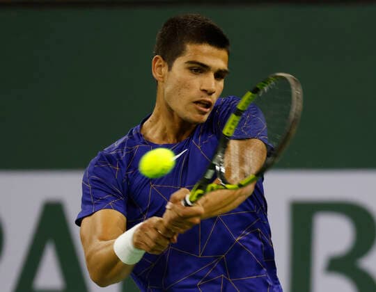 March 17, 2022 Carlos Alcaraz of Spain returns a shot to Cameron Norrie of Great Britain during the quarterfinals of the 2022 BNP Paribas Open at Indian Wells Tennis Garden in Indian Wells, California. Mandatory Photo Credit: CSM. Indian Wells United States of America - ZUMAc04_ 20220317_zaf_c04_162 Copyright: xCharlesxBausx