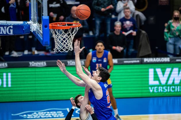 BB-1BL Syntainics MBC - JobStairs Giessen 46er Gorna Huskic (Syntainics MBC) waehrend der Begegnung Saison 2021-2022 (Herren) in der EasyCredit Bundesliga zwischen Syntainics MBC und JobStairs Giessen 46er in der Stadthalle Weissenfels am 17. March 2022 in Weissenfels, Sachsen Anhalt, Deutschland