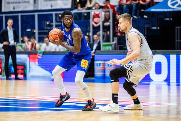 BB-1BL Syntainics MBC - JobStairs Giessen 46er AJ English (Syntainics MBC) waehrend der Begegnung Saison 2021-2022 (Herren) in der EasyCredit Bundesliga zwischen Syntainics MBC und JobStairs Giessen 46er in der Stadthalle Weissenfels am 17. March 2022 in Weissenfels, Sachsen Anhalt, Deutschland