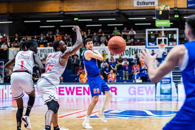 BB-1BL Syntainics MBC - JobStairs Giessen 46er Gorna Huskic (Syntainics MBC) waehrend der Begegnung Saison 2021-2022 (Herren) in der EasyCredit Bundesliga zwischen Syntainics MBC und JobStairs Giessen 46er in der Stadthalle Weissenfels am 17. March 2022 in Weissenfels, Sachsen Anhalt, Deutschland
