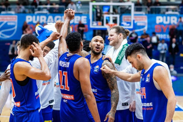 BB-1BL Syntainics MBC - JobStairs Giessen 46er Team Sieg des Syntainics MBC waehrend der Begegnung Saison 2021-2022 (Herren) in der EasyCredit Bundesliga zwischen Syntainics MBC und JobStairs Giessen 46er in der Stadthalle Weissenfels am 17. March 2022 in Weissenfels, Sachsen Anhalt, Deutschland