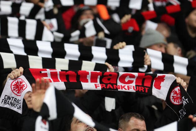 Europa League - Achtelfinale - Eintracht Frankfurt - Real Betis Sevilla am 17.03.2022 im Deutsche Bank Park in Frankfurt Schal von Eintracht Frankfurt