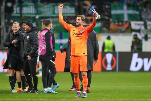 Europa League - Achtelfinale - Eintracht Frankfurt - Real Betis Sevilla am 17.03.2022 im Deutsche Bank Park in Frankfurt Jubel nach dem Schlusspfiff über das Weiterkommen bei Torwart Kevin Trapp (Frankfurt)