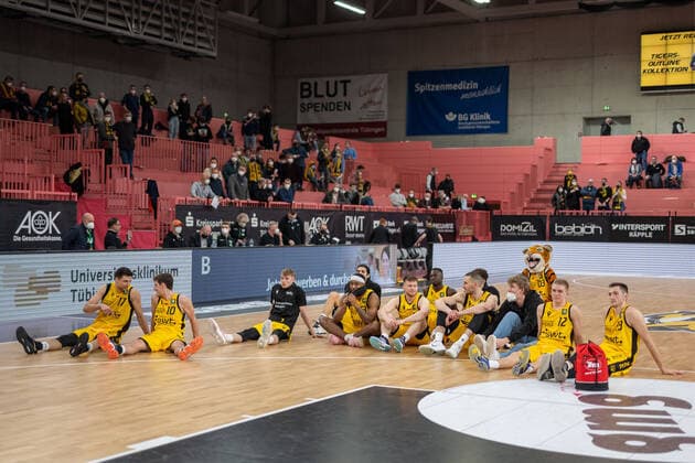 Tiger Tuebingen siegen ueber Ehingen Urspring Tigers Tuebingen vs. Ehingen Urspring, 2. Basketball Bundesliga, Pro A, Barmer 2 Basketball, 22. Spieltag , Spielzeit 2021 2022, 17.03.2022 Tigers Tuebingen vs. Ehingen Urspring, 2. Basketball Bundesliga, Pro A, Barmer 2 Basketball, 22. Spieltag , Spielzeit 2021 2022, 17.03.2022 Tuebingen Copyright: xSvetlanaxKohlmeierx xEibnerxPresx EP_NSR