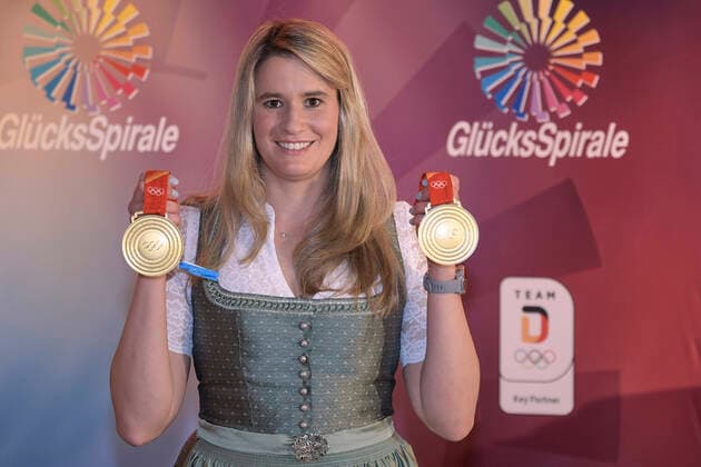 Berchtesgaden, Deutschland 17. März 2022: Ehrung der Olympioniken - Olympia - 2022 in Berchtesgaden im Bild: Natalie Geisenberger Kurhaus Bayern *** Berchtesgaden, Germany 17 March 2022 honoring the Olympians Olympia 2022 in Berchtesgaden in the picture Natalie Geisenberger Kurhaus Bayern Copyright: xFotostandx xWassmuthx