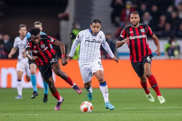 17.03.2022, Fussball, Saison 2021 2022, UEFA Europa League, Achtelfinale, Rückspiel, Runde 2 2, Bayer Leverkusen - Atalanta Bergamo, v. l. Edmond Tapsoba (Bayer 04 Leverkusen), Luis Muriel (Atalanta Bergamo), Jonathan Tah (Bayer 04 Leverkusen), Foto: Dennis Ewert RHR-FOTO xRHR-FOTO DEx