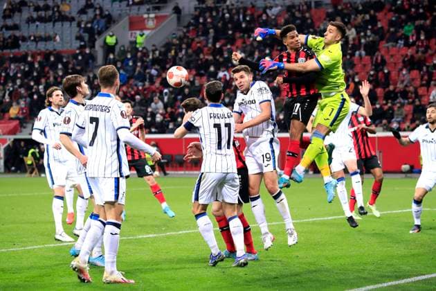 ADLI Amine Team Bayer 04 Leverkusen mit Torwart MUSSO UEFA Europa League Saison 2021- 2022 Spiel Bayer 04 Leverkusen - Atalanta Bergamo 0 : 1 am 17. 03. 2022 in Leverkusen DFL REGULATIONS PROHIBIT ANY USE OF PHOTOGRAPHS as IMAGE SEQUENCES and or QUASI-VIDEO
