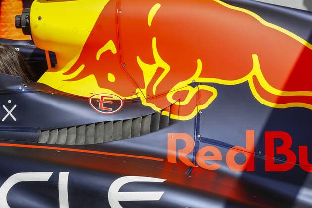 Red Bull Racing Honda RB18, mechanical detail during the Formula 1 Gulf Air Bahrain Grand Prix 2022, 1st round of the 2022 FIA Formula One World Championship, WM, Weltmeisterschaft on the Bahrain International Circuit, from March 18 to 20, 2022 in Sakhir, Bahrain - F1 - BAHRAIN GRAND PRIX 2022 DPPI Panoramic  00122004__B3_7294