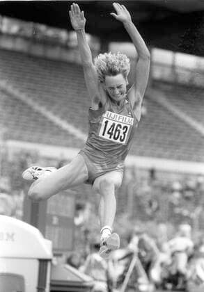 LA Deutsche Meisterschaften 1991 in Hannover Heike Drechsler in Aktion beim Weitsprung *** LA German Championships 1991 in Hannover Heike Drechsler in action at the long jump HM