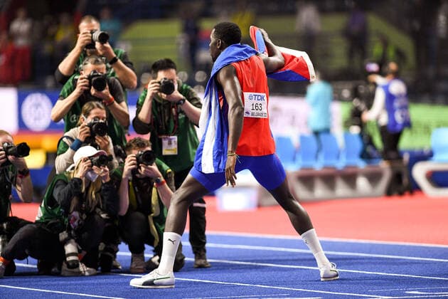 Bilder des Jahres 2022, Sport 03 März Sport Themen der Woche KW11 Sport Bilder des Tages 18.03.2022, xkaix, Leichtathletik , Hallen-Weltmeisterschaften 2022 emspor, v.l. Lazaro Martinez (Kuba) posiert nach seinem Dreisprung-SIeg Belgrad *** 18 03 2022, xkaix, athletics , world indoor championships 2022 emspor, v l Lazaro Martinez Cuba poses after his triple jump SIeg victory Belgrade. kp