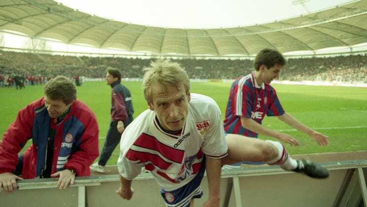 13.04.96 VfB Stuttgart - FC Bayern München Deutschland, Stuttgart, 13.04.1996, Fussball, Bundesliga, VfB Stuttgart - FC Bayern München (0:1): v.l. Otto Rehhagel (Trainer FC Bayern München), Jürgen Klinsmann, Markus Babbel (beide FC Bayern München). *** 13 04 96 VfB Stuttgart FC Bayern Munich Germany, Stuttgart, 13 04 1996, football, Bundesliga, VfB Stuttgart FC Bayern Munich 0 1 v l Otto Rehhagel coach FC Bayern Munich , Jürgen Klinsmann, Markus Babbel both FC Bayern Munich