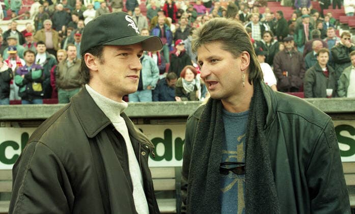 13.04.96 VfB Stuttgart - FC Bayern München Deutschland, Stuttgart, 13.04.1996, Fussball, Bundesliga, VfB Stuttgart - FC Bayern München (0:1): v.l. Fredi Bobic (VfB Stuttgart), Hartmut Engler (Sänger Band Pur). *** 13 04 96 VfB Stuttgart FC Bayern Munich Germany, Stuttgart, 13 04 1996, football, Bundesliga, VfB Stuttgart FC Bayern Munich 0 1 v l Fredi Bobic VfB Stuttgart , Hartmut Engler singer band Pur