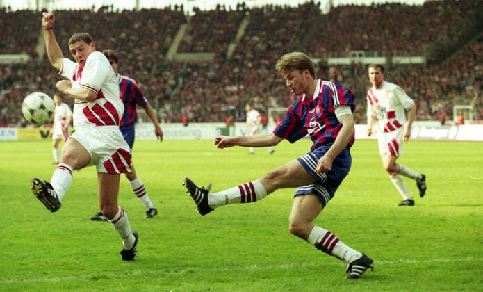 13.04.96 VfB Stuttgart - FC Bayern München Deutschland, Stuttgart, 13.04.1996, Fussball, Bundesliga, VfB Stuttgart - FC Bayern München (0:1): v.l. Hendrik Herzog (VfB Stuttgart), Thomas Helmer (FC Bayern München). *** 13 04 96 VfB Stuttgart FC Bayern Munich Germany, Stuttgart, 13 04 1996, football, Bundesliga, VfB Stuttgart FC Bayern Munich 0 1 v l Hendrik Herzog VfB Stuttgart , Thomas Helmer FC Bayern Munich