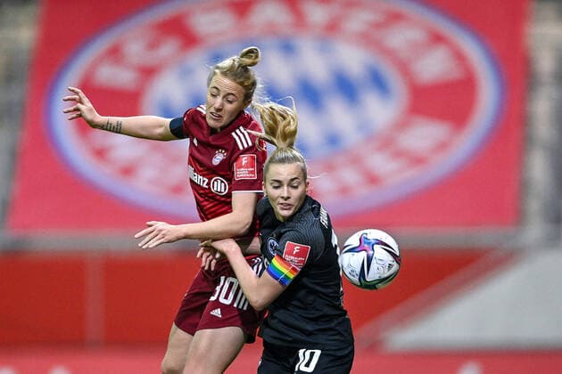 Sport Bilder des Tages v.li.: Carolin Simon (FC Bayern München, FCB, 30) Laura Freigang (SGE, 10) im Zweikampf, Duell, duel, tackle, Dynamik, Action, Aktion, 18.03.2022, München (Deutschland), Fussball, Flyeralarm Frauen-Bundesliga, FC Bayern München - Eintracht Frankfurt, DFB DFL REGULATIONS PROHIBIT ANY USE OF PHOTOGRAPHS AS IMAGE SEQUENCES AND OR QUASI-VIDEO. *** v li Carolin Simon FC Bayern München, FCB, 30 Laura Freigang SGE, 10 in duel, duel, tackle, dynamic, action, action, 18 03 2022, Munich Germany , Football, Flyeralarm Frauen Bundesliga, FC Bayern München Eintracht Frankfurt, DFB DFL REGULATIONS PROHIBIT ANY USE OF PHOTOGRAPHS AS IMAGE SEQUENCES AND OR QUASI VIDEO xslx