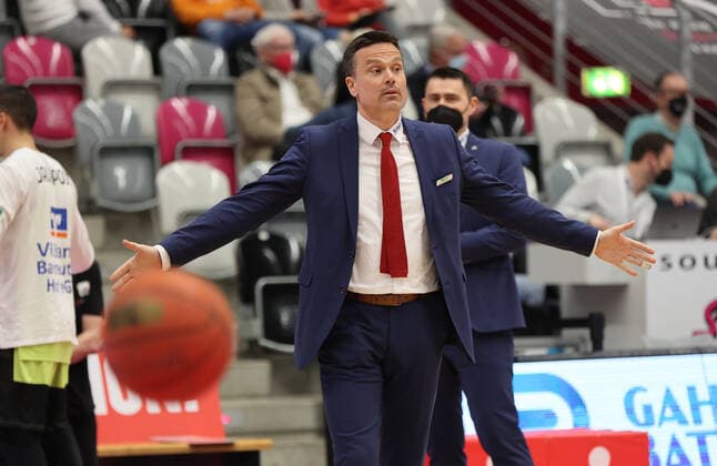 Bonn, Deutschland 18.03.2022, Telekom Dome, Basketball Bundesliga, 26. Spieltag, BBL, Telekom Baskets Bonn vs Medi Bayreuth, Head Coach Raoul Korner (Bayreuth)