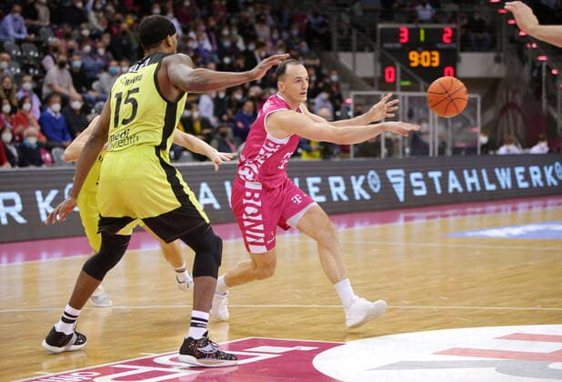 Karsten Tadda Telekom Baskets Bonn vs. medi bayreuth easyCredit BBL 1. Bundesliga , Saison 2021 2022 , Hauptrunde 26. Spieltag